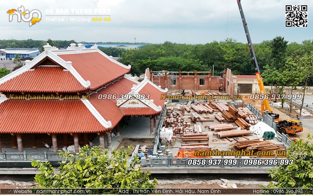 Lắp Dựng Nhà Gỗ 5 Gian Thông Hiên 32 Cột Trên Tầng Hầm Cực Hoành Tráng.