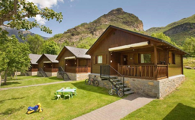 Nhà gỗ bungalow độc đáo tiện nghi xu hướng thiết kế mới